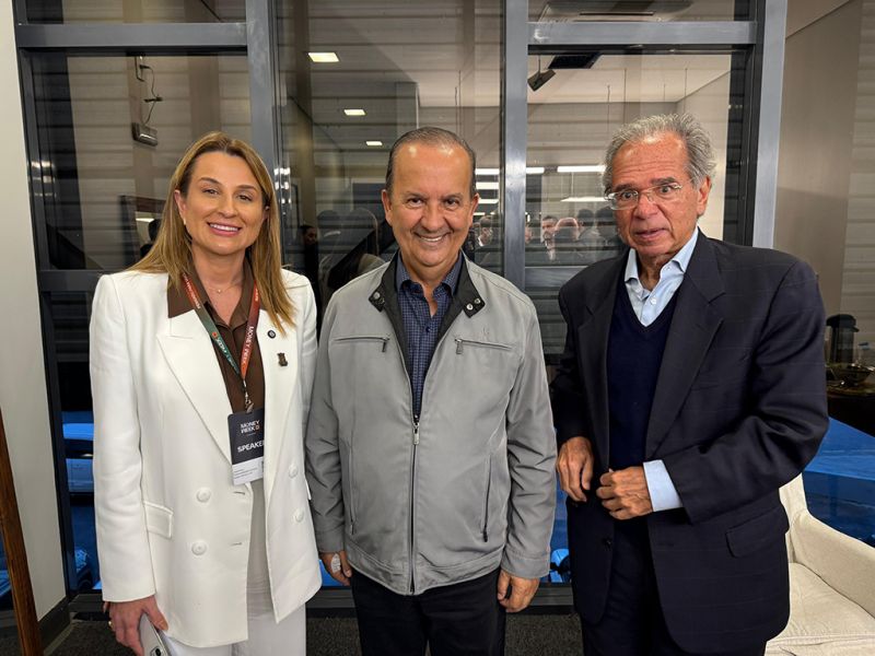 Tudo junto & misturado! O governador little Jorginho Mello (PL), prefeita Juliana Pavan (PSD) e o ex-ministro Paulo Guedes se encontraram em BC