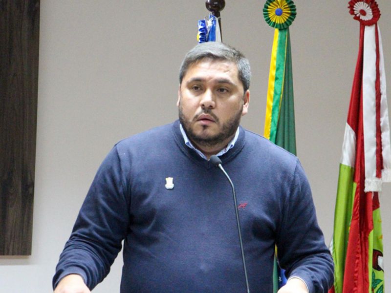 O primeiro ministro da prefa de BC, Leandro Índio, foi na casa do povo e pensa na multidão de comissionados, ops, de povo que deu as caras...