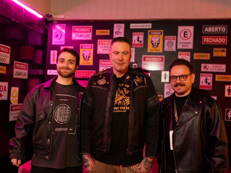 Balada - Ao centro da foto, o DJ, produtor musical e idealizador do Surreal Park, Renato Ratier, ao lado das mentes criativas do clube, Caio Amaral e Leo Andreazza. A foto foi durante a Rebobina, festa retrô que rolou no superclube de Camboriú. (foto: Ebraim Martini)