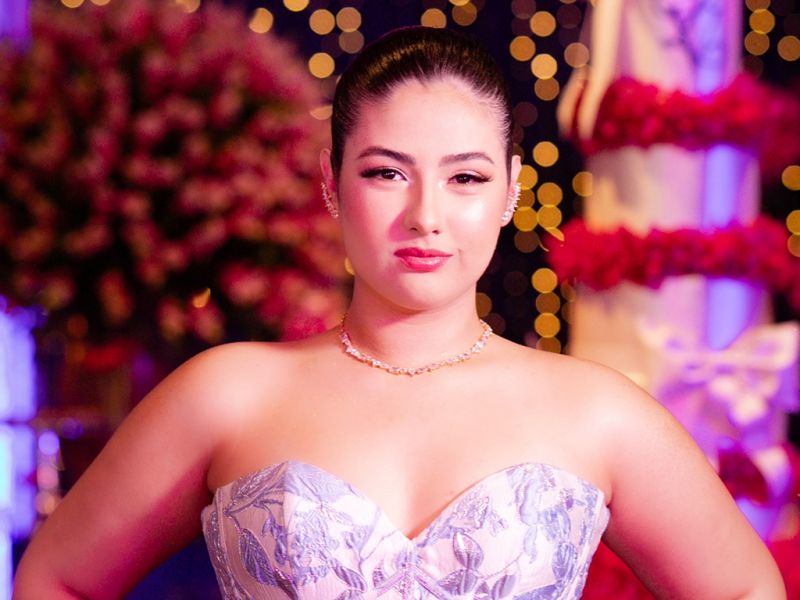 A bela Laís Veiga comemorou no último sábado, com festerê no Itamirim Clube de Campo, seus 15 anos. Com seus pais Andrea e Fábio recebeu amigos e familiares para celebrar a data. Parabéns!