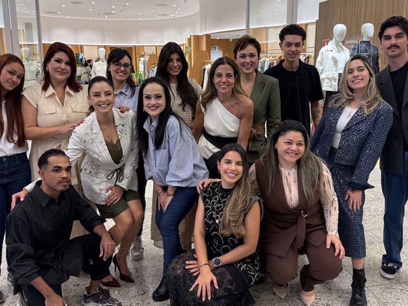 Le Lis - Na última quinta, o mundo fashion, moderno e antenado se reuniu no Balneário Shopping para inauguração da nova loja da Le Lis. Joyce cuidou dos detalhes com carinho, Lucília estava com sua equipe a postos com moda de qualidade e eu com os amigos da OneSpot cuidamos da lista de convidados, aos queridos que prestigiaram o acontecimento. Foi lindo! Corre lá no Blog da Jackie para conferir tudinho sobre a noite.