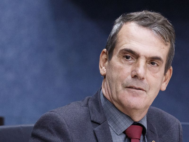 O vereador das capivaras, Vanderlei Dalmolin (MDB), nega que tenha caminhões de chegados trabalhando na Agricultura e lasca que tem gente com inveja dele