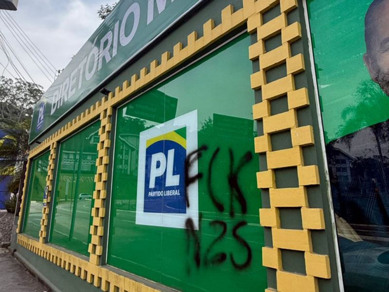 O prefeito de Brusque, André Vechi (PL), chama de vagabundo quem pichou a sede do PL e diz que vão descobrir e mostrar a cara do pichador