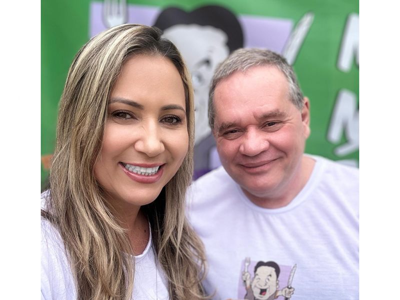 A jornalista Valdelice Siqueira, do Portal da Foz, tá apoiando o JC, presidente! (foto: divulgação)
