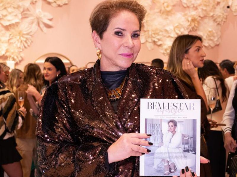 Capa de Revista - A empresária do ramo da beleza, Teresa Cristina Alves, à frente da rede de salões Lalaconté, foi a anfitriã do lançamento da nova edição da revista Bem-Estar. O evento movimentou o ambiente da loja PatBO do Balneário Shopping na semana passada. Teresa Cristina é capa da nova edição da revista. (foto: JELLYFISH Fotografia)