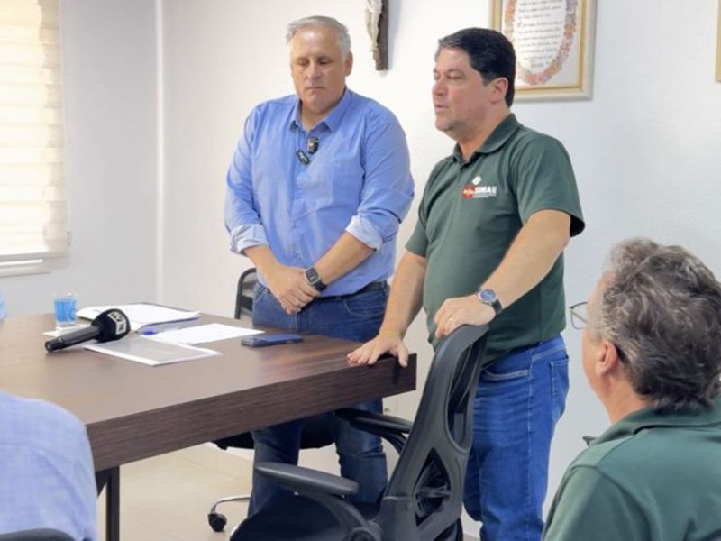 O prefeito de Tijucas Maickon Sgrott (PP) e o secretário estadual de Meio Ambiente e Economia Verde querem levar a cidade aos píncaros da lua (foto: divulgação)