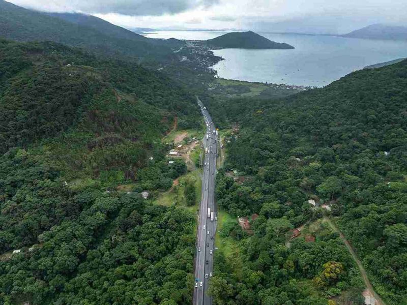 Morro dos Cavalos Reunião quarta-feira, em Brasília, entre o governador Jorginho Mello, os parlamentares que compõem o Fórum Parlamentar Catarinense e o ministro dos Transportes, Renan Filho, deve definir o futuro do Morro dos Cavalos. É esperado que seja decidido se a CCR Motiva assumirá a obra que seria da Arteris e quais intervenções serão feitas: um ou dois túneis ou contorno.