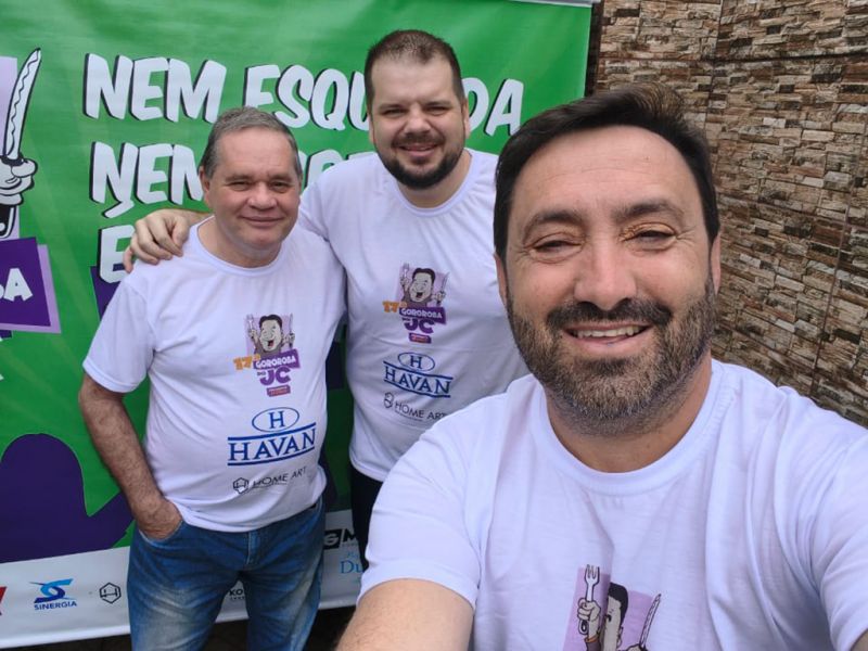 O ex-prefeito de Penha, Evandro dos Navegantes (PSD), e o ex-procurador-geral da piramidal pexêra, o bonzão Cícero Zucco, se toparam na Choupana do JC e afirmaram apoio a este pançudinho para presidente