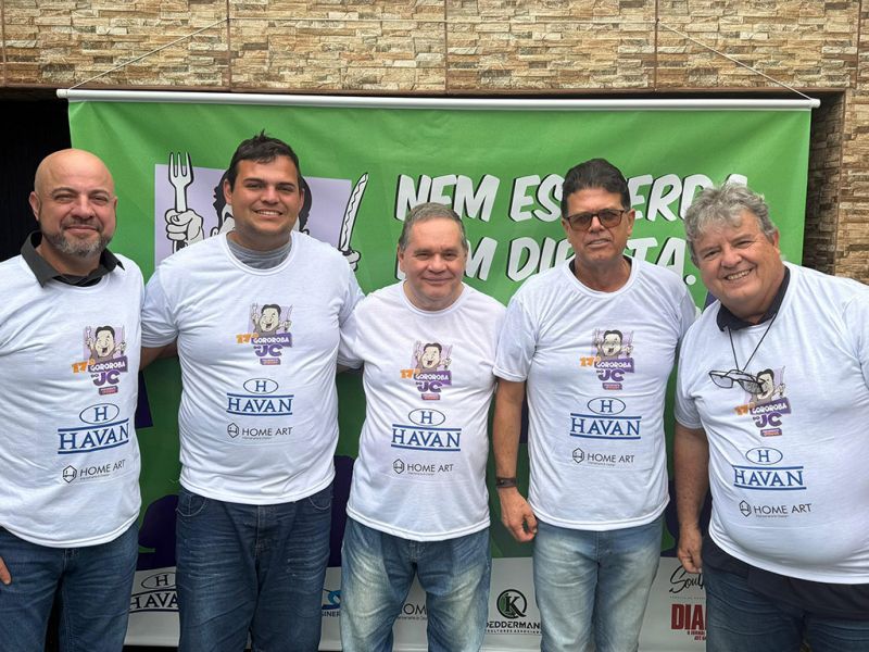 O suplente de vereador, Zé Alvercino, e seus amigos Willian, André e Armando na Gororoba (foto: divulgação)