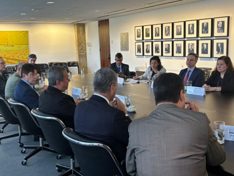 Tarifaço André Odebrecht,  1º vice da Fiesc, considerou positiva a missão organizada pela CNI a Washington (EUA), onde aconteceram reuniões com representantes do Congresso, Câmaras de Comércio, órgãos governamentais, associações setoriais e clientes de empresas brasileiras. Odebrecht vê chances de negociações futuras, com ambiente político mais arejado.