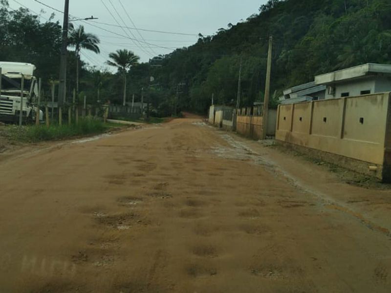 A zona rural da city pexêra tem o Festival Nacional do Buraco, e o povo pergunta: cadê a secretária de Agricultura, Flávia Sehn Ação? (foto: leitor)