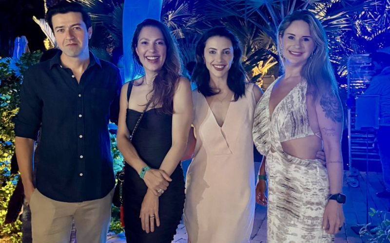 Os médicos Antônio Teixeira Neto, Daniela Ribeiro e Camile Fizinatto, com Fernanda Hannecker, quarteto do Grupo Daniela Ribeiro que foi agraciado com quatro das 10 vagas destinadas aos profissionais brasileiros, para participar do Inmode Summit 2025, que está acontecendo nas Ilhas Canárias, na Espanha. Vale destacar que a Inmode é uma empresa líder mundial em tecnologia na medicina estética que desenvolve equipamentos inovadores para tratamentos não invasivos que logo estarão nas clínicas da Dani aqui da terrinha e na de Blumenau