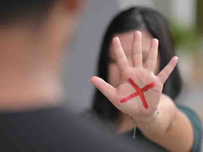 Importunação sexual. Assessor de um político renomado deu uma “encoxada” numa moça dentro de uma prefa da região (foto: Imagem ilustrativa)