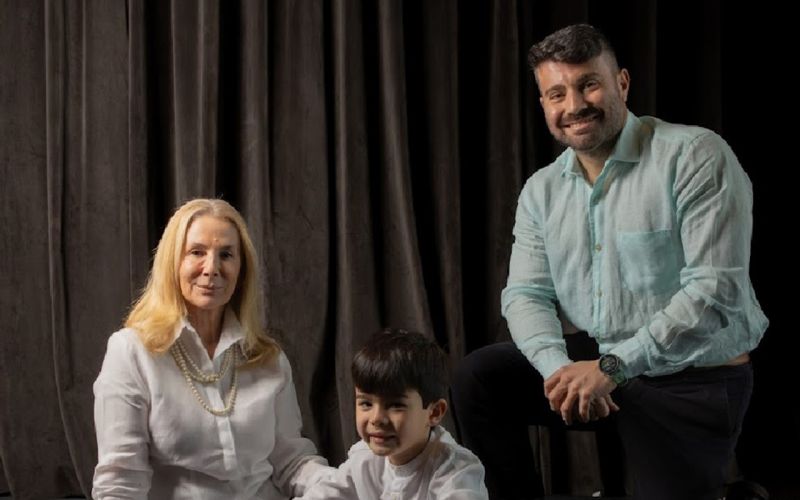 Alda Rebello, com o neto Emanuel e o filho Felipe