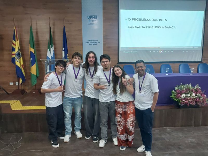 Prêmio - Sete equipes das Escolas Sesi/SC foram premiadas no 9º Festival de Vídeos Digitais e Educação Matemática, o mais disputado do gênero no país, realizado na Universidade Federal do Mato Grosso do Sul (UFMS). As equipes são de Criciúma, campeã no júri popular,  três produções da Escola Sesi de Tubarão, duas da escola de Florianópolis e uma da escola de Brusque. (Foto: Divulgação/Fiesc)