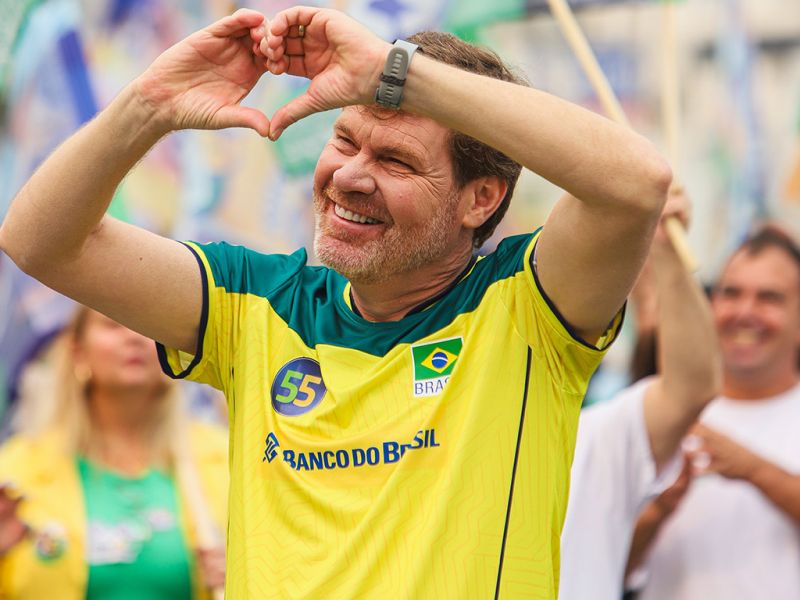 O prefeito Liba Top, ops, Fronza (PSDB), tá prosa! Pelo segundo ano consecutivo Navegantes foi eleito o município com o melhor funcionamento da máquina pública em SC. A city também conquistou o sétimo lugar da região sul e ficou em 10º entre todas as cidades do Brasil (foto: divulgação)