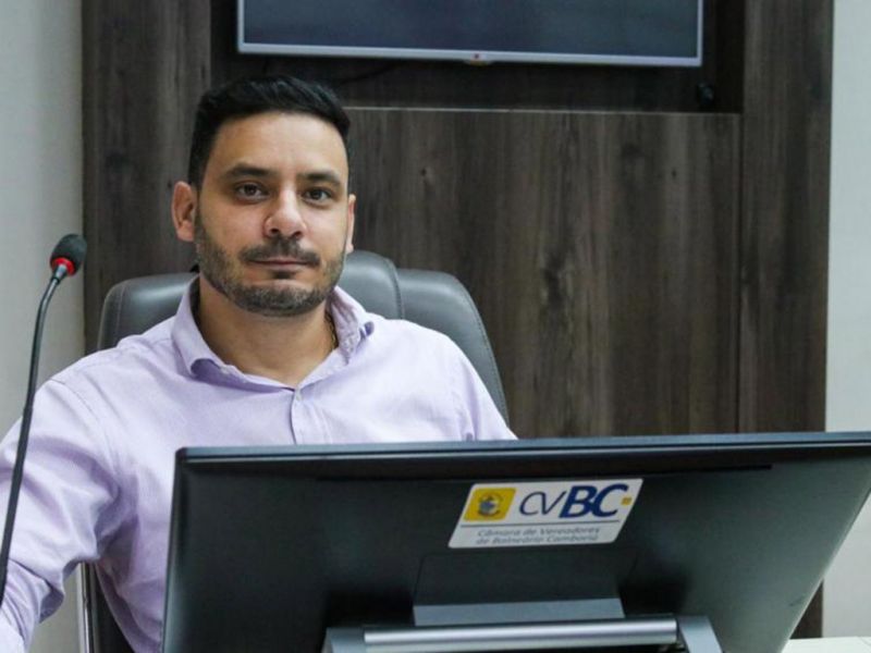 O vereador lampadinha de BC, Anderson Santos (PL), propôs uma lei que incentiva a adoção legal