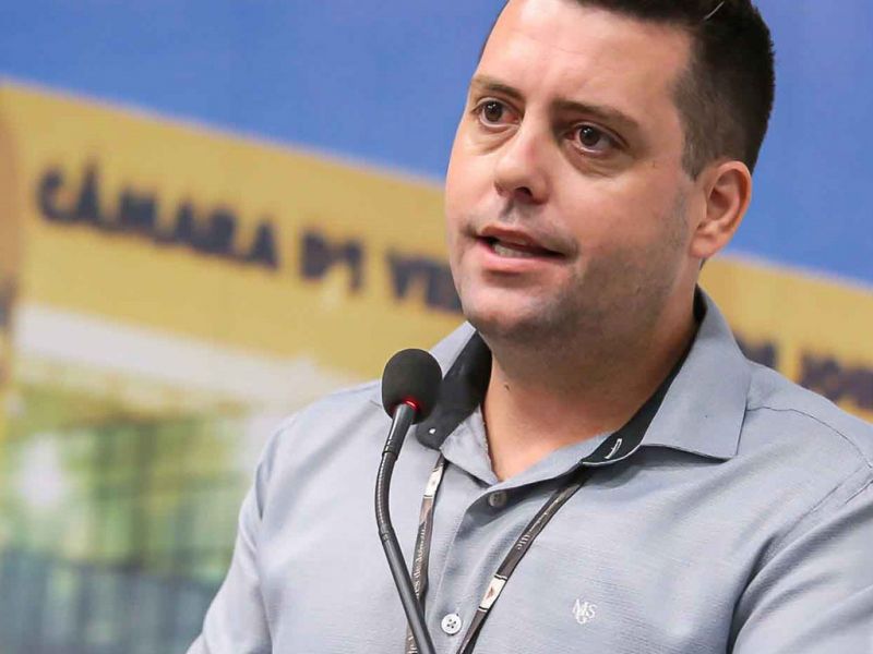 Joinville - O presidente da Câmara de Vereadores de Joinville, Diego Machado (PSD), vai assumir a prefeitura da maior cidade de SC em novembro. O prefeito Adriano Silva (Novo) vai palestrar no Smart City Expo World Congress, em Barcelona, apresentando o projeto dos passeios públicos; e a vice, Rejane Gambin, vai a Londres representar a cidade no evento turístico World Travel Market. (Arquivo/CMJ)