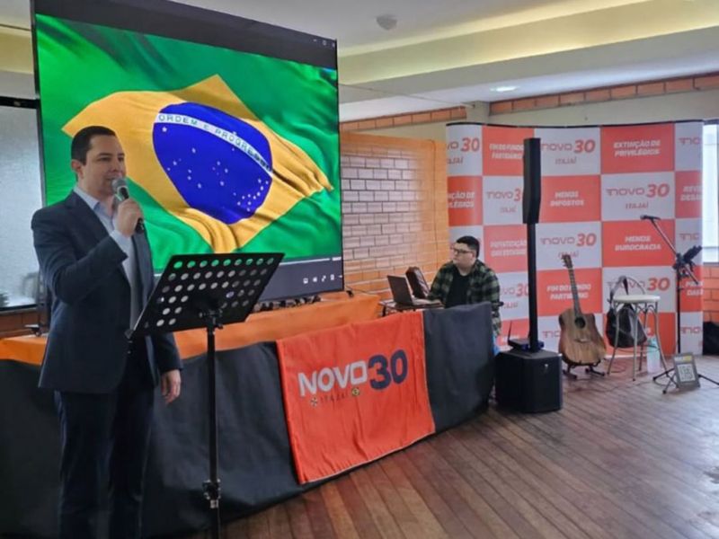 A brincadeira começa a ficar séria. O secretário de Comunicação da prefa pexêra, Calebe Moreno, não esconde a proximidade com o Novo... e deve ser candidato a deputado estadual