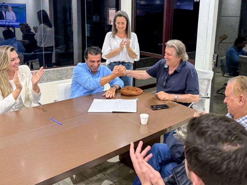 O vice-prefeito Josias da Silva (Podemos) assumiu a prefa de Camboriú até o dia 2 de outubro. No dia 3, assume o presidente da câmara, Marlon Borsatto (MDB)