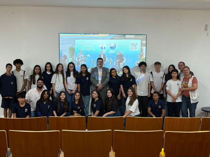 Turmas da escola Judith Duarte de Oliveira prestigiaram o Invest Itajaí Day e ouviram que, ano que vem, terão um programa só para eles na área de tecnologia (foto: divulgação)