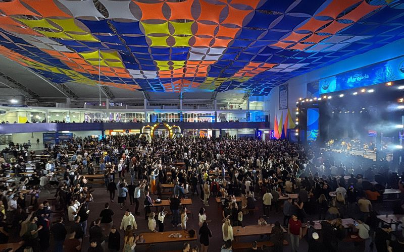 Mais de 50 mil pessoas! A Marejada tem sido um retumbante sucesso, sob a batuta do secretário de Turismo, Ronaldo Jansson, com o aval do prefeito Robison Coelho (PL)