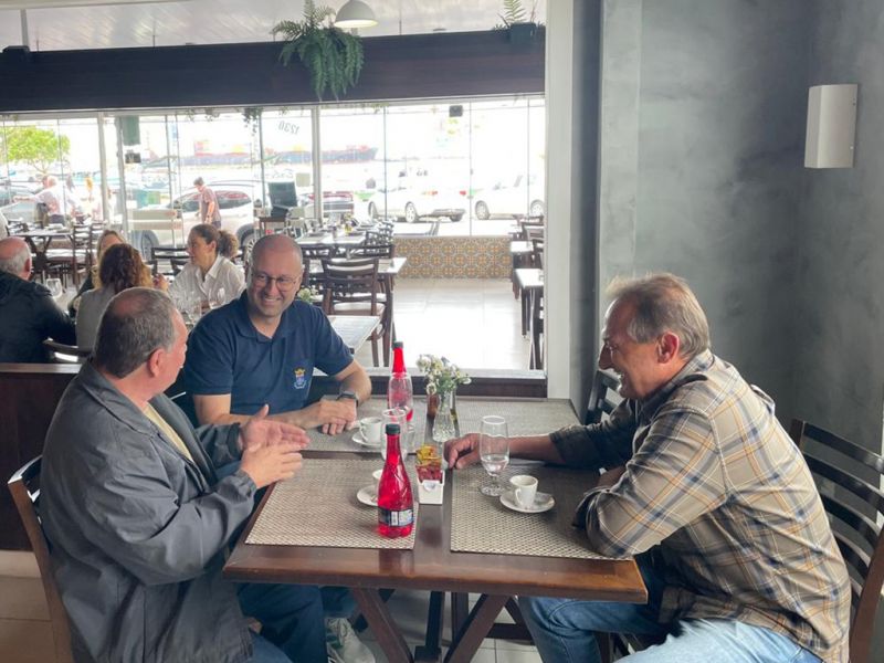 O JC, convidado, almoçou com o chefe de Gabinete da prefa pexêra, Deco Sandri e o secretário de Obras, o taliano, Tarcizio Zanelato