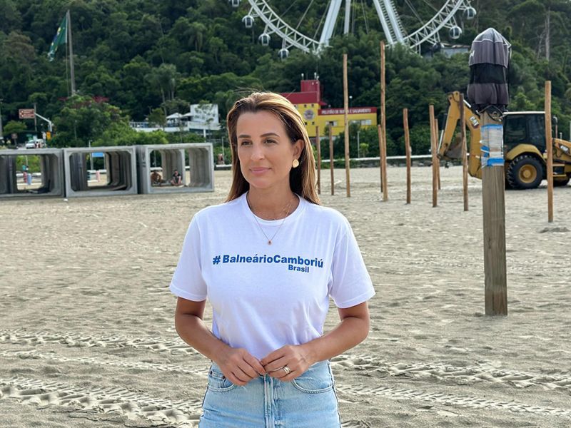 Prefeitona dos bairros de BC city, Juliana Pavan (PSD), avisou que quem manda é ela e tá fechada com os servidores (foto: divulgação)