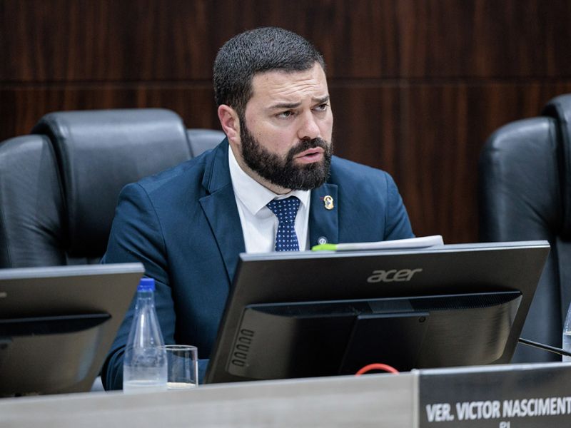 O vereador Victor Nascimento, o boneco Falcon (PL), tá chamando o povo pra audiência pública pra tratar do tema dos moradores de rua