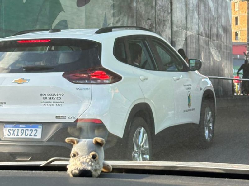 O pau tá roncando na casa do povo de Camboriú. Vereador denunciou que o presidente do legislativo usou caranga oficial pra ir na Fenarreco. Ai, ai, ai qui dor! (foto: divulgação)