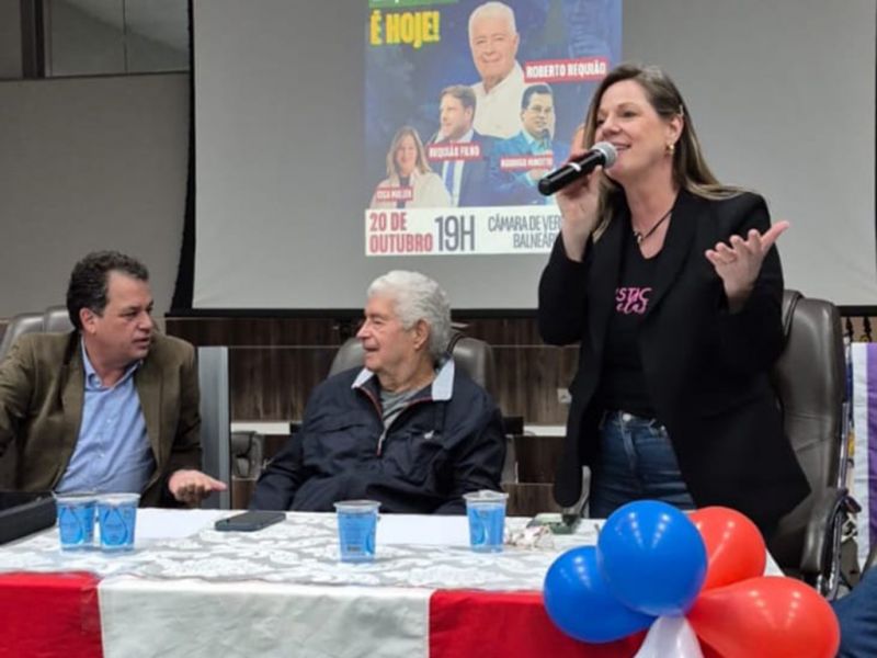 A vereadora Ciça Müller foi convidada pelo presidente estadual do PDT, Rodrigo Minotto, para estar na disputa estadual da Leléia durante encontro do partido em BC, com a presença do ex-governador do Paraná, Roberto Requião (foto: divulgação)