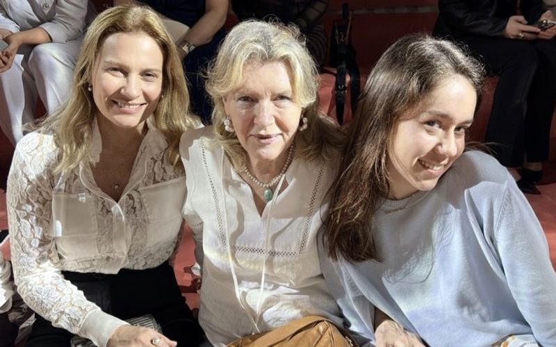 Samara Toth Vieira, Geraldine Aranha e Maria Alice Vieira Aranha, direto da Fila A do Balneário Fashion