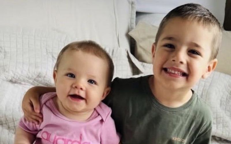 Lindinhos os primos Maria Júlia e Davi Bionor em momento fofura máxima 