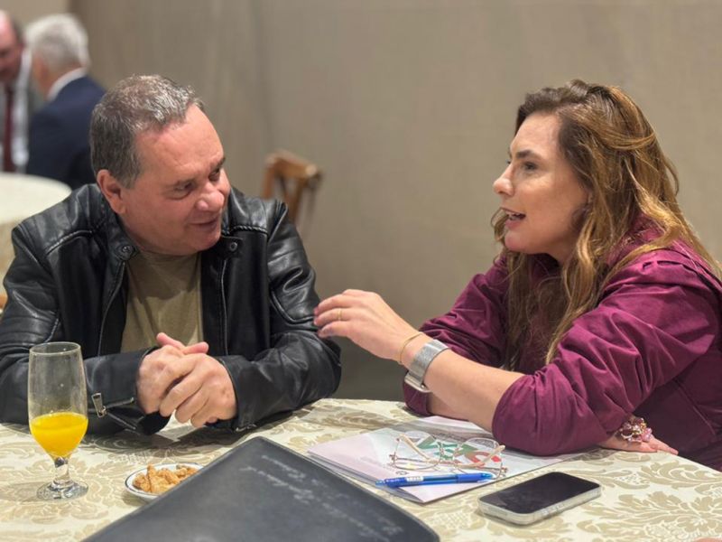 A presidente do Podemos estadual, a bonitona Paulinha da Silva, garantiu ao JC que segue firme em sua pré-candidatura a deputada federal (foto: divulgação)