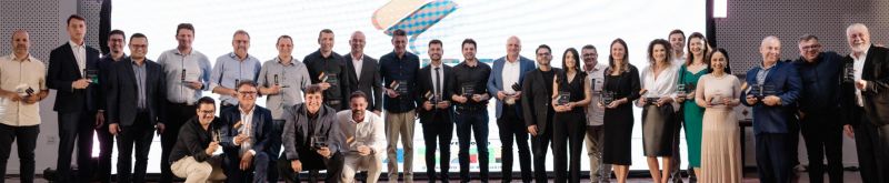 O Sinduscon Foz do Rio Itajaí realizou sua confraternização anual no Clube Atiradores e homenageou empresas, parceiros e associados. Entre eles: Franklin Muniz, Henrique Dias, Matheus Schmidt, Robson da Silva, Matheus Borchardt, Verner Dietterle, Alexandre May, Luiz Duarte, Eduardo Agostini, Fabio Inthurn, Gustavo Campos, Christian Passos, Flavio Hessmann, André Martins, Gabriela Martins, Carlos Alberto de Castro, Thaisa Correa, Ana Heckenblaikner, Jean Roberto Vargas, Jeane Bianchi, Karina Campos, Valter Neis, Marlon Moser, Carlos de Carvalho, Gustavo Bernardi, Alexandre Bernardo, Bruno de Andrade Pereira e Edmir Pinto