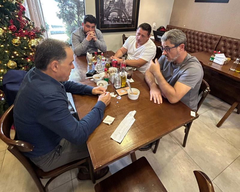 Namoro ou amizade? O vice-presidente da piramidal pexêra, beato Beto Cunha (Republicanos), se reuniu com o presidente do MDB de Navega city e pré-candidato a deputado estadual, Joãozinho Mattos. Hummmmm... (foto: divulgação)