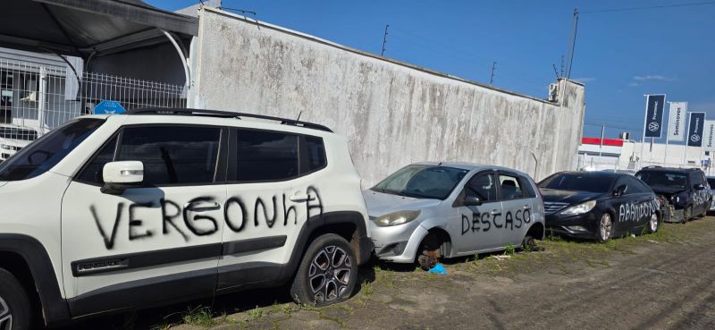 Dona Justa concede liminar pra remover carangas apreendidas e abandonadas em ruas de Itajaí (foto: divulgação)