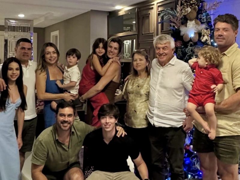 O prefeito Robison Coelho e Cris com os filhos Tom, Noah e Marina, Thiago Dias e Nina com a filha Eva, Nereida e Walmor Dagnoni, Ricardo Dagnoni com os filhos Lucca e Nicolas, na terrinha