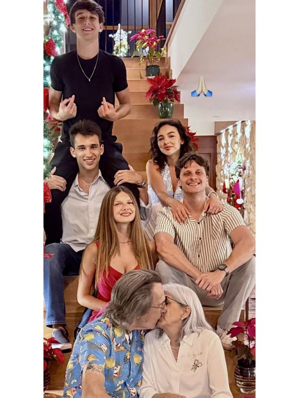 Meus beijoqueiros preferidos, Dolor da Silva e Ângela, com os netos: Pedro, Clara, Helô, João e Mateus, no Riverside