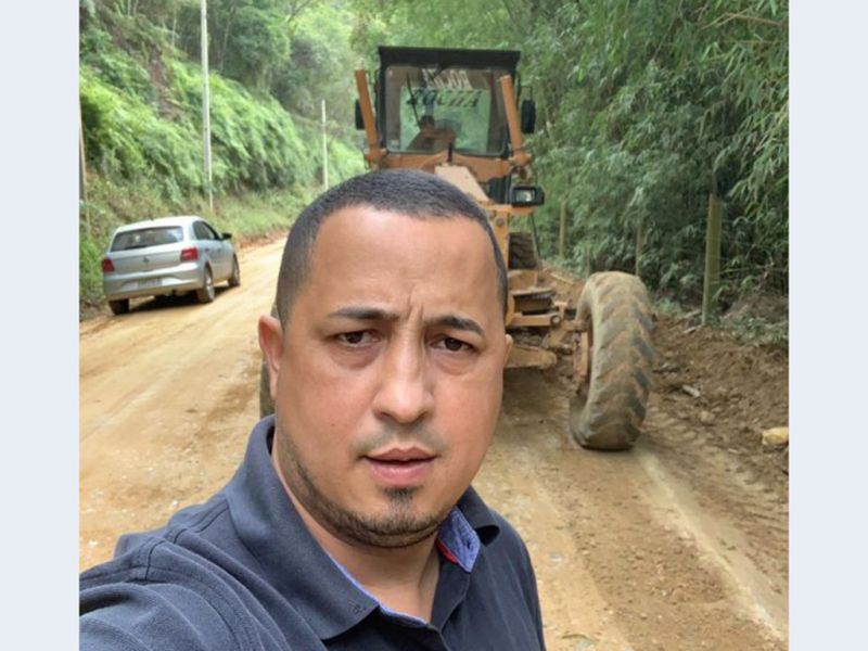 Calados! O adjunto da Secretaria de Agricultura e Expansão Urbana de Itajaí, Lu do Pedroni, diz que deram cargos pra calar as pessoas. Qui coisa, meu povo!