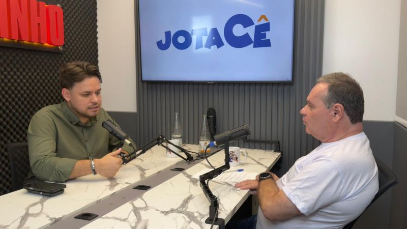 O comunicador e pré-candidato a deputado estadual, Osmar Teixeira (PSD), participou do Desembucha JC. Assista no youtube.com/@DesembuchaJC (foto: Musa dos olhos coloridos)