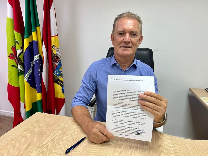 Promotor aposentado e ex-candidato a governador, Odair Tramontin, pede a cassação de vereador Almir Vieira (PP) de Blumenau  