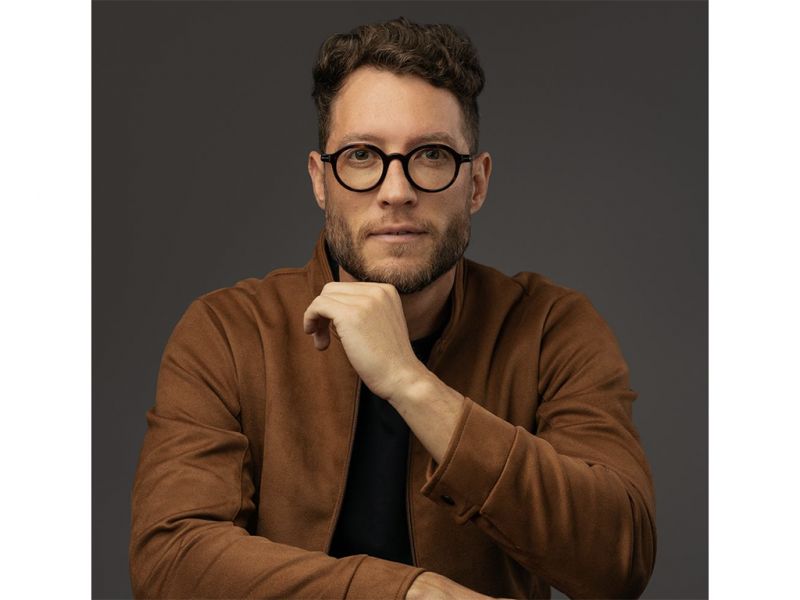  O Vendedor Multicanal : O empresário, corretor de imóveis e escritor, Jean Carlo Exclusive, promove nesta próxima segunda-feira, dia 16, o evento O Vendedor Multicanal. Oito empreendedores de sucesso subirão ao palco da concessionária Boca Mafra Premium, em Balneário Camboriú, para compartilhar suas histórias inspiradoras. Na ocasião, Jean Carlo lança também seu livro O Vendedor Multicanal, que dá nome ao evento. Os ingressos podem ser comprados em sympla.com.br. No meu blog no site do DIARINHO eu conto sobre o evento e os demais palestrantes. (foto: Yhuri Ramos/Divulgação.)