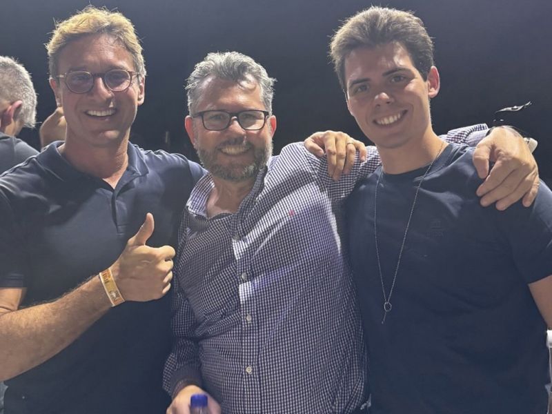 Pupa Fiedler, Danilo e Dudu Ferreira curtindo o show de Bryan Adams, segunda (9), em Curitiba