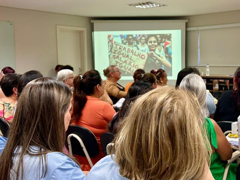 A mulherada da região da Amfri tá se organizando e promete fazer barulho. No próximo dia 19 de março, às 19h, o Espaço Tiradentes, na city pexêra, vai ferver com a fundação oficial do Coletivo de Mulheres da Região da Amfri. O zum-zum-zum é forte e a articulação é histórica. Eitcha! (foto: divulgação)