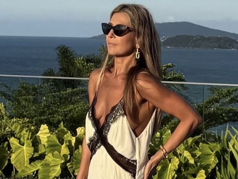 Sandra Menegotti comemorou mais uma data querida na última quarta. Assim maravilhosa e bronzeada, em Floripa, no charmoso Fuso Concept Hotel, ao lado de Adriana Zucco e squad Colcci, recebeu para o lançamento da coleção Mediterrâneo Primavera 27 da Colcci