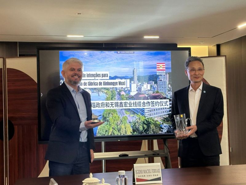 Zóios esticados! Prefeito da galega Blumenau, Egídio Ferrari (PL), cumpre agenda na China e quer trazer empresa de tecnologia de carros elétricos (foto: divulgação)