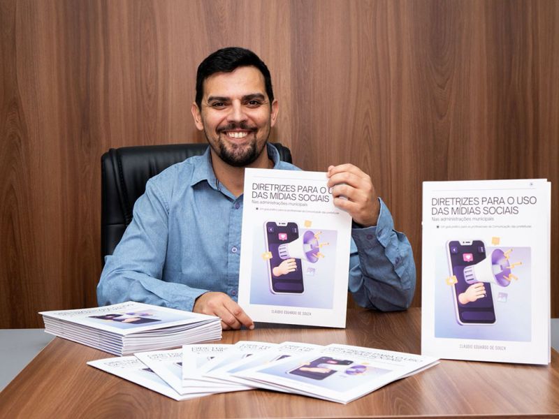 Vale a pena conferir. O jornalista e vereador Claudio de Souza, o Claudio do Jornal (MDB) de Tijucas, lançou o guia: Diretrizes para o uso das mídias sociais nas administrações municipais