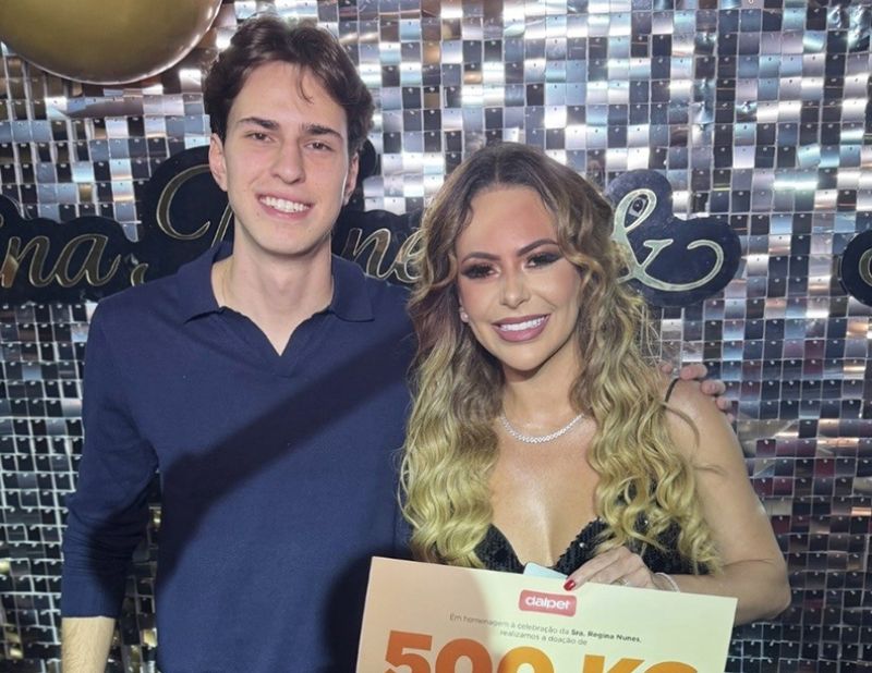 Guilherme Dalçoquio Guimarães, leia-se Dalpet, fez a doação de 500 quilos de ração que foram entregues a Regina Nunes, primeira-dama de São Paulo, em seu aniversário. Ela chegou a ficar emocionada com a ação que beneficiará a ONG Vira Lata Club