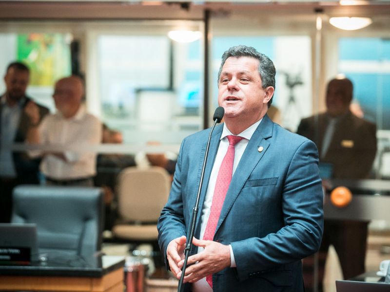 O deputado estadual bocudo e intisicado Ivan Naatz (PL) já tem votos suficientes pra emplacar a CPI dos Cartórios na ‘Leléia’